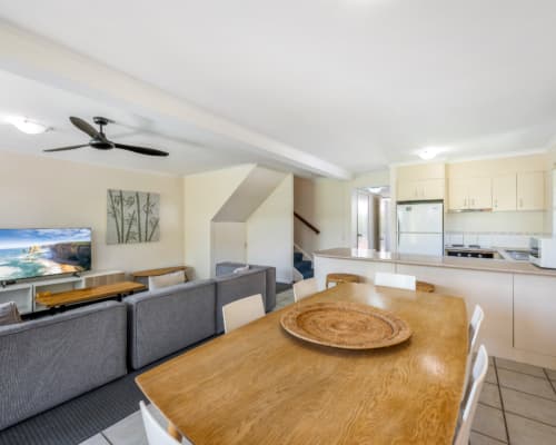 noosa-resort-3-bedroom-poolside (7)